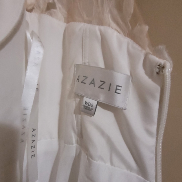 Wedding dress - Picture 9 of 10